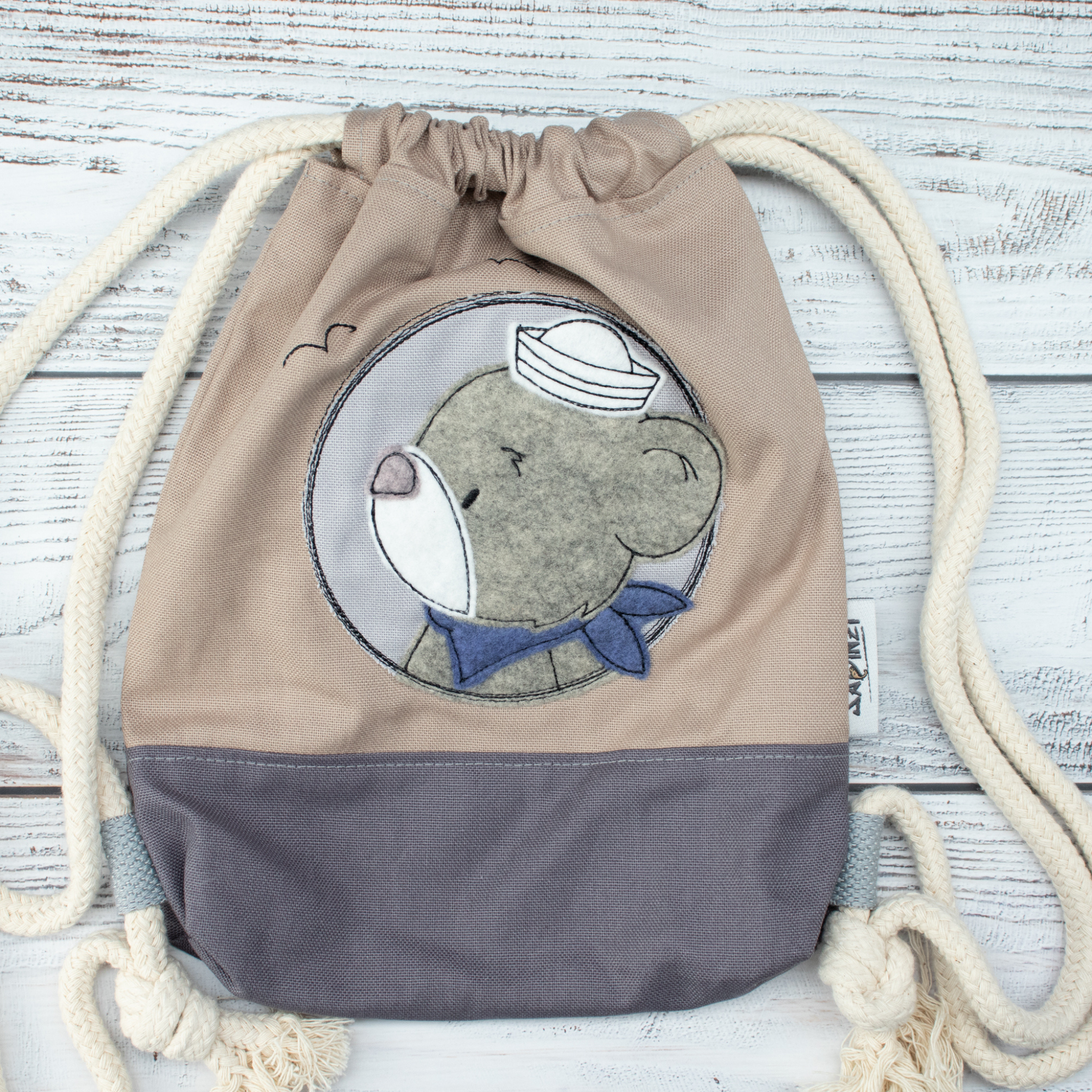 Kleiner Kinderrucksack aus Canvas mit gesticktem Patch Matrosenbär
