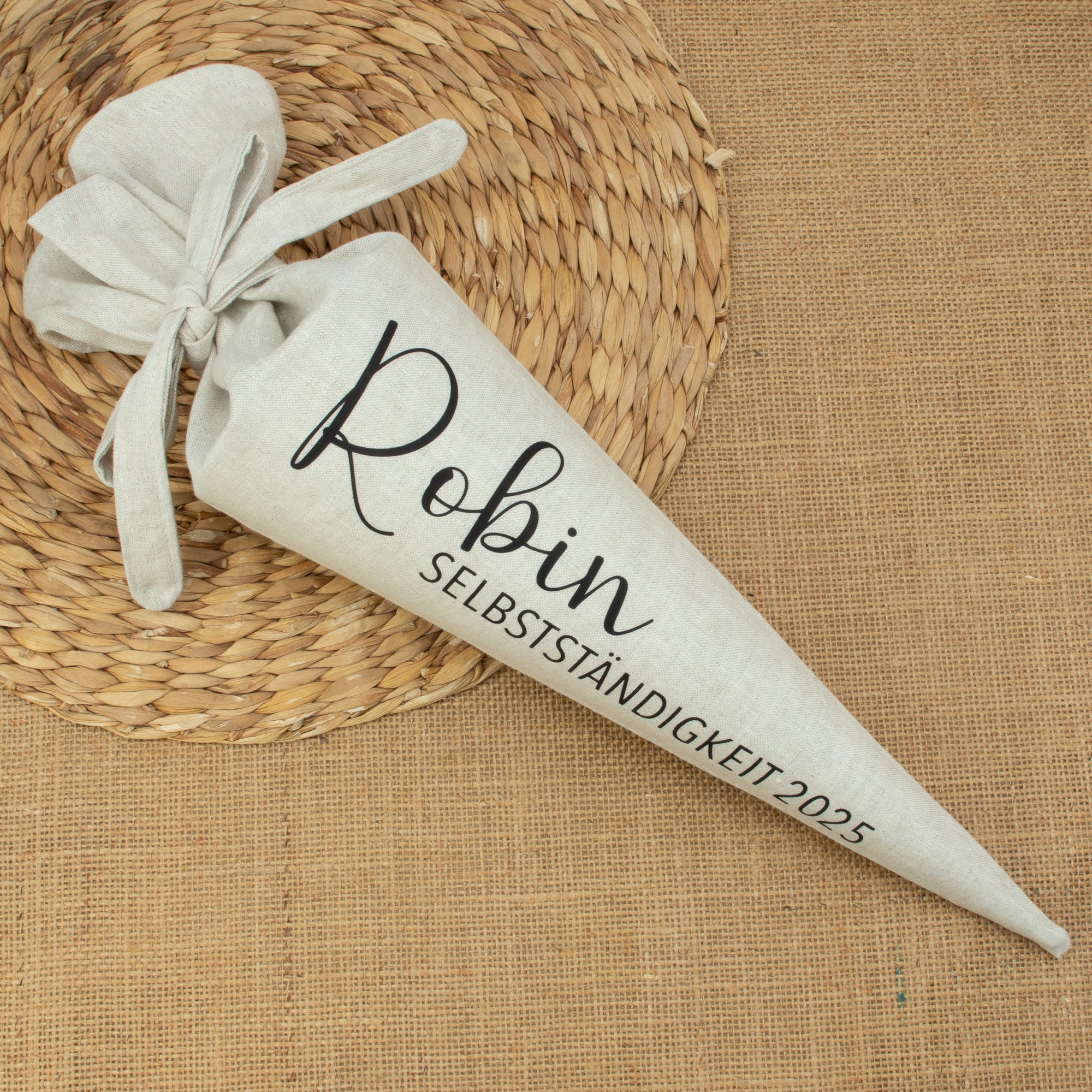 Schultüte aus Leinen – personalisiert mit Name | Schriftart Robin