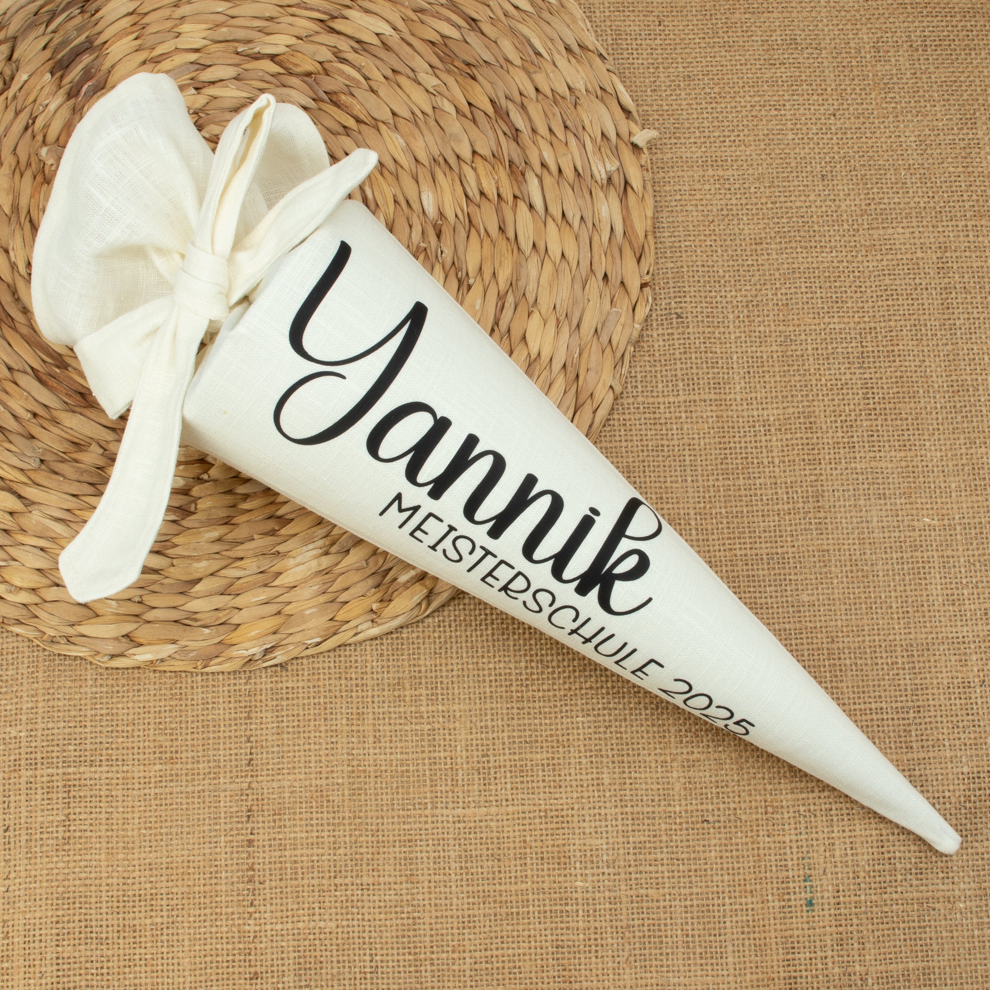 Schultüte aus Leinen – personalisiert mit Name | Schriftart Yannik