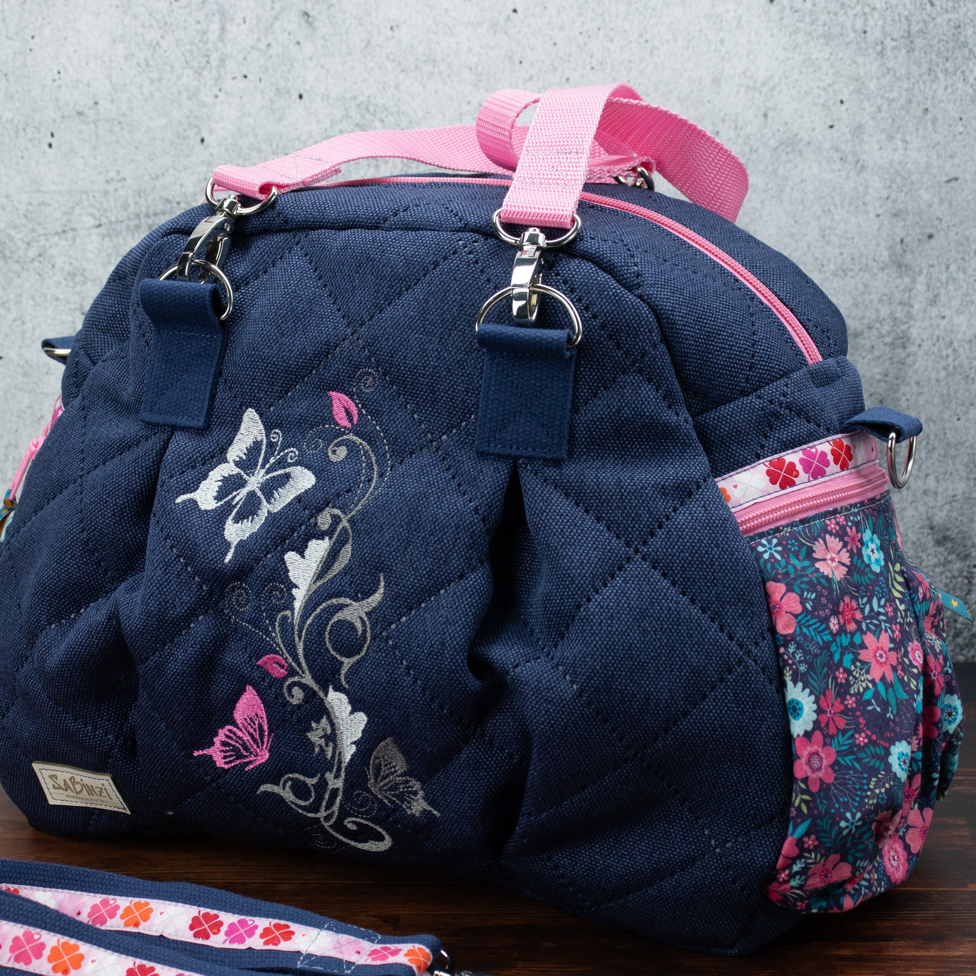 Kugeltasche – praktische Universaltasche mit Blütenstickerei