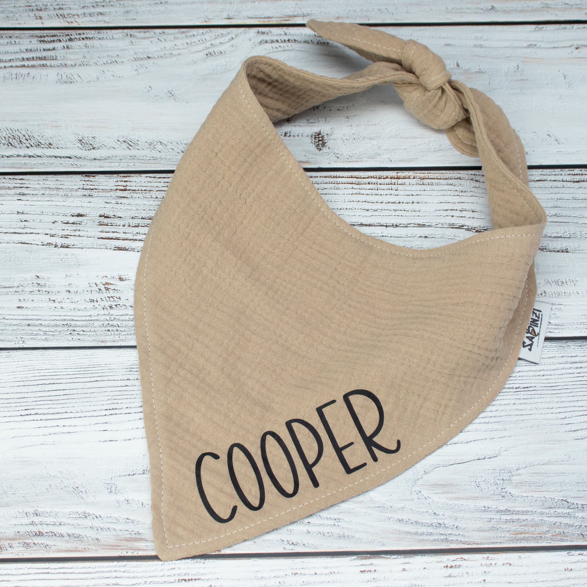 Musselin-Hundehalstuch mit Wunschname – in 8 Farben & 5 Größen