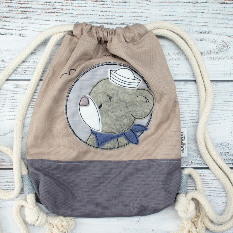 Kleiner Kinderrucksack aus Canvas mit gesticktem Patch Matrosenbär