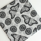 Windham Fabrics – Flight White/Black aus der Serie Winding Road von Natalie Barnes - Sabinzi - Aus Stoffliebe wird Lieblingsstück