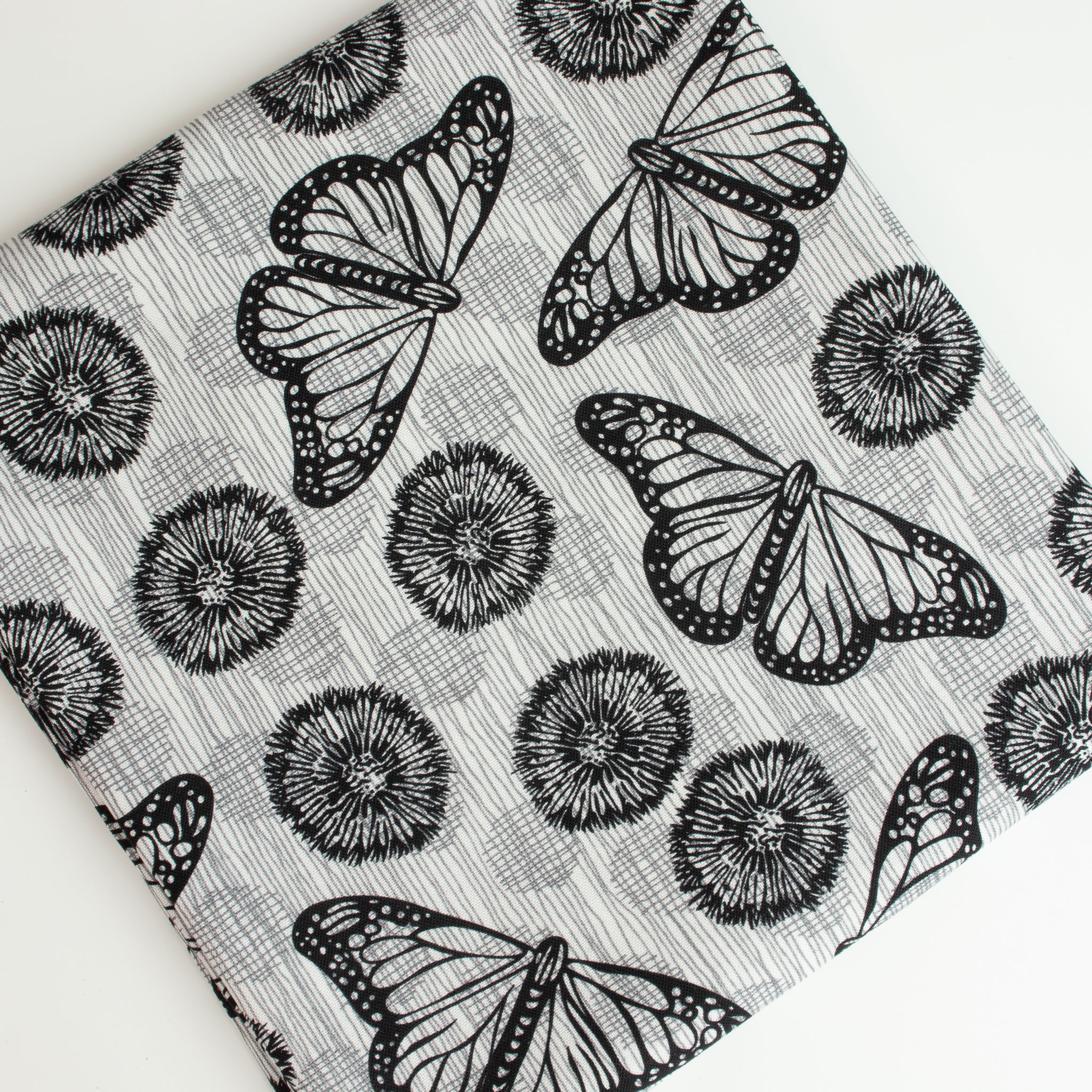 Windham Fabrics – Flight White/Black aus der Serie Winding Road von Natalie Barnes - Sabinzi - Aus Stoffliebe wird Lieblingsstück