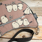 Bananentasche „WUNDERBAR“ – Halbmondtasche mit Kokka Simply Animal Birds