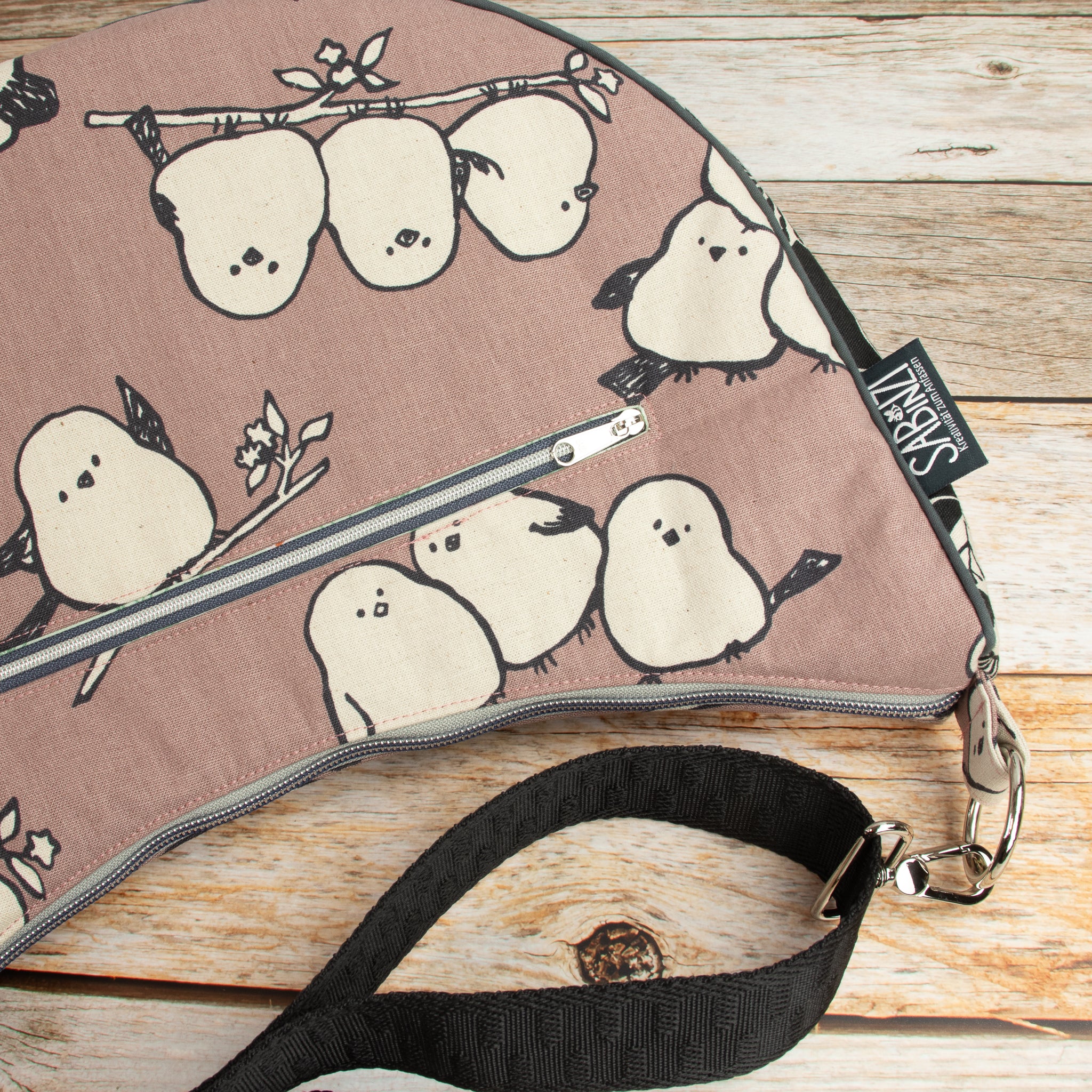 Bananentasche „WUNDERBAR“ – Halbmondtasche mit Kokka Simply Animal Birds