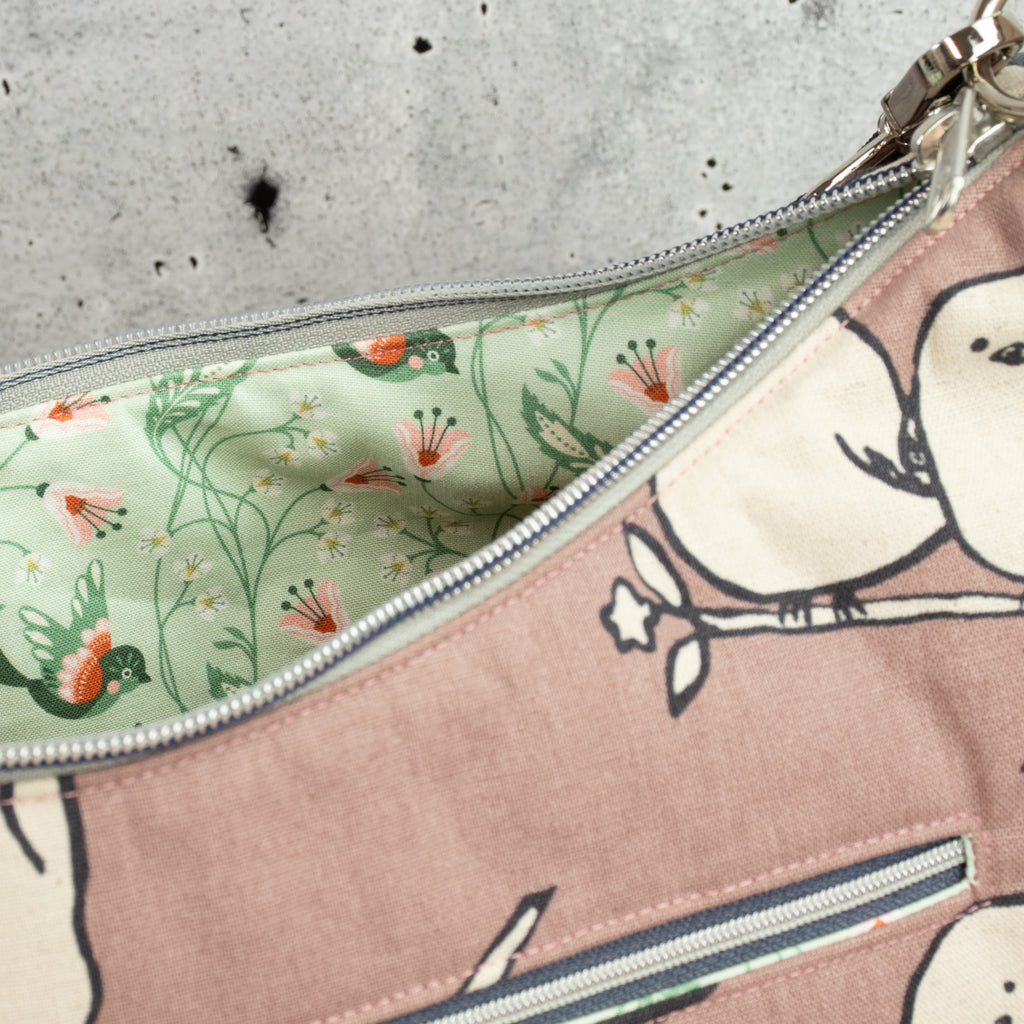 Bananentasche „WUNDERBAR“ – Halbmondtasche mit Kokka Simply Animal Birds