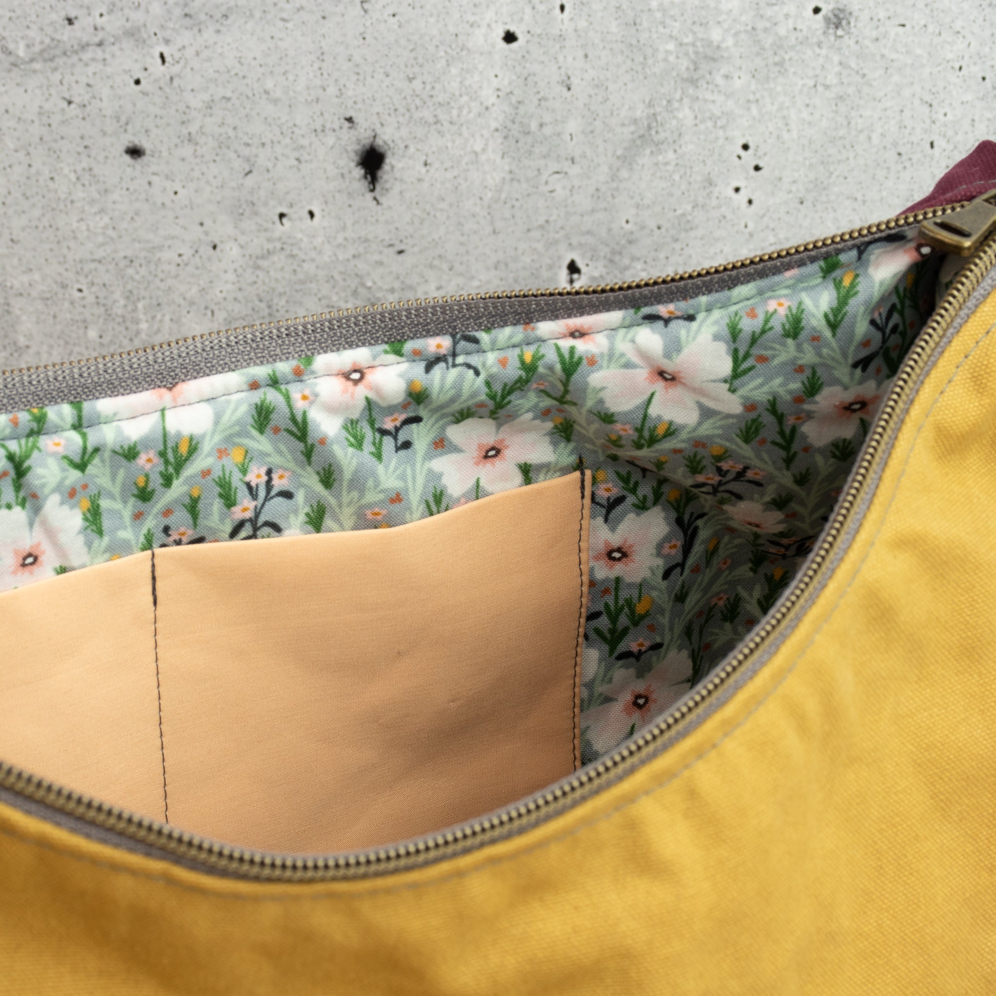 Bananentasche aus Heavy Canvas – Halbmondtasche in Mustard, Mulberry & Green Khaki