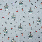 Baumwollstoff Segelboote & Bärchen Hellblau – maritimes Kindermotiv