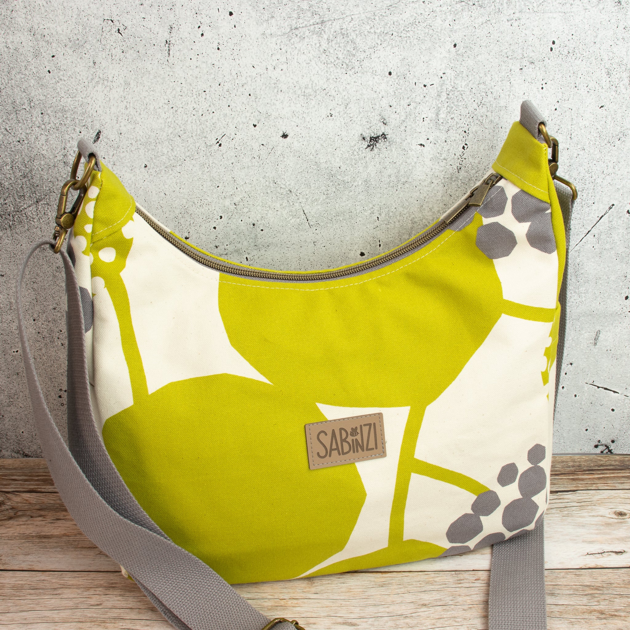 Bohara Bag M aus echino Heavy Canvas „Crop Lime“ – handgenähte Schultertasche mit Reißverschluss