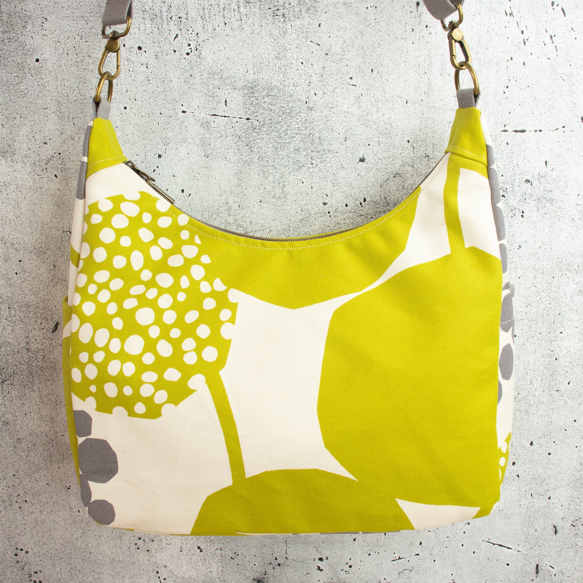 Bohara Bag M aus echino Heavy Canvas „Crop Lime“ – handgenähte Schultertasche mit Reißverschluss