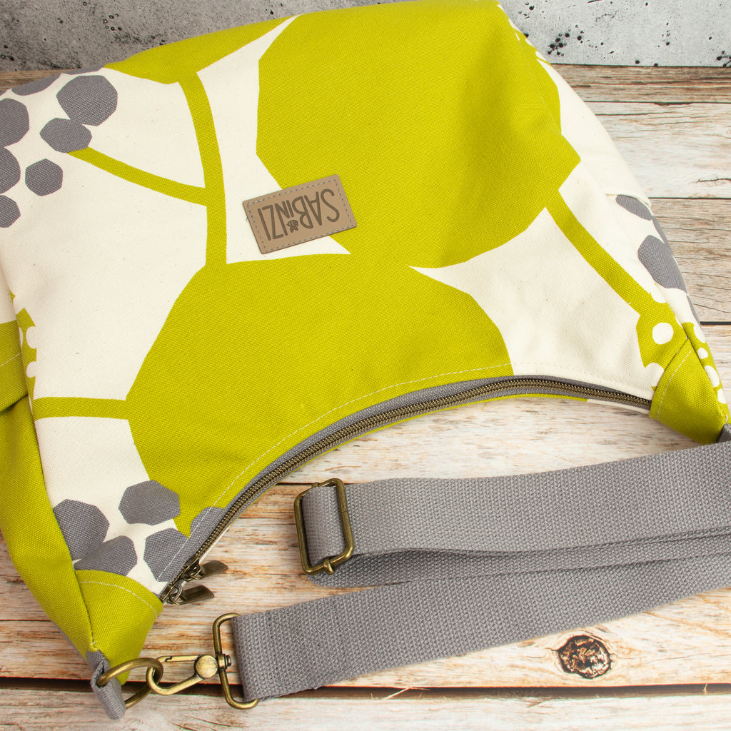 Bohara Bag M aus echino Heavy Canvas „Crop Lime“ – handgenähte Schultertasche mit Reißverschluss