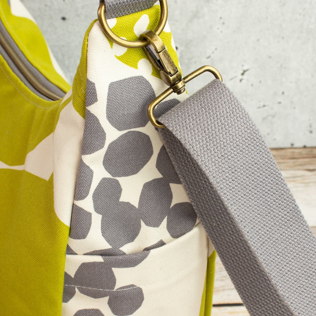 Bohara Bag M aus echino Heavy Canvas „Crop Lime“ – handgenähte Schultertasche mit Reißverschluss