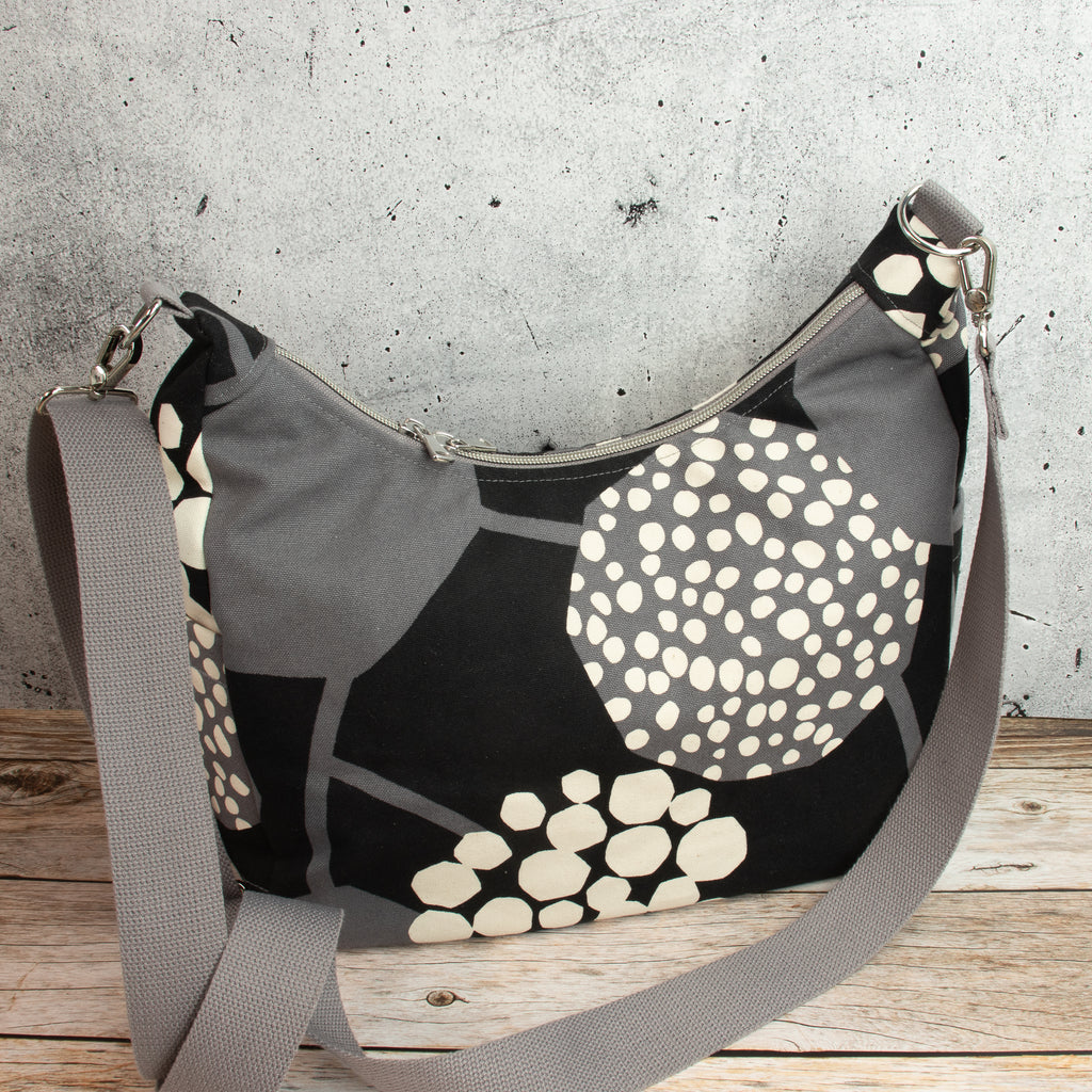 Bohara Bag M aus echino Heavy Canvas „Crop“ Schwarz/Grau – handgenähte Schultertasche