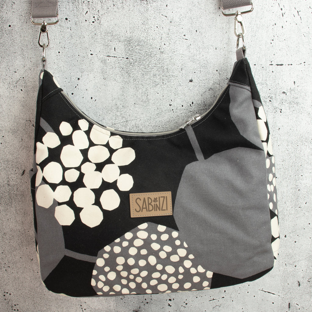 Bohara Bag M aus echino Heavy Canvas „Crop“ Schwarz/Grau – handgenähte Schultertasche