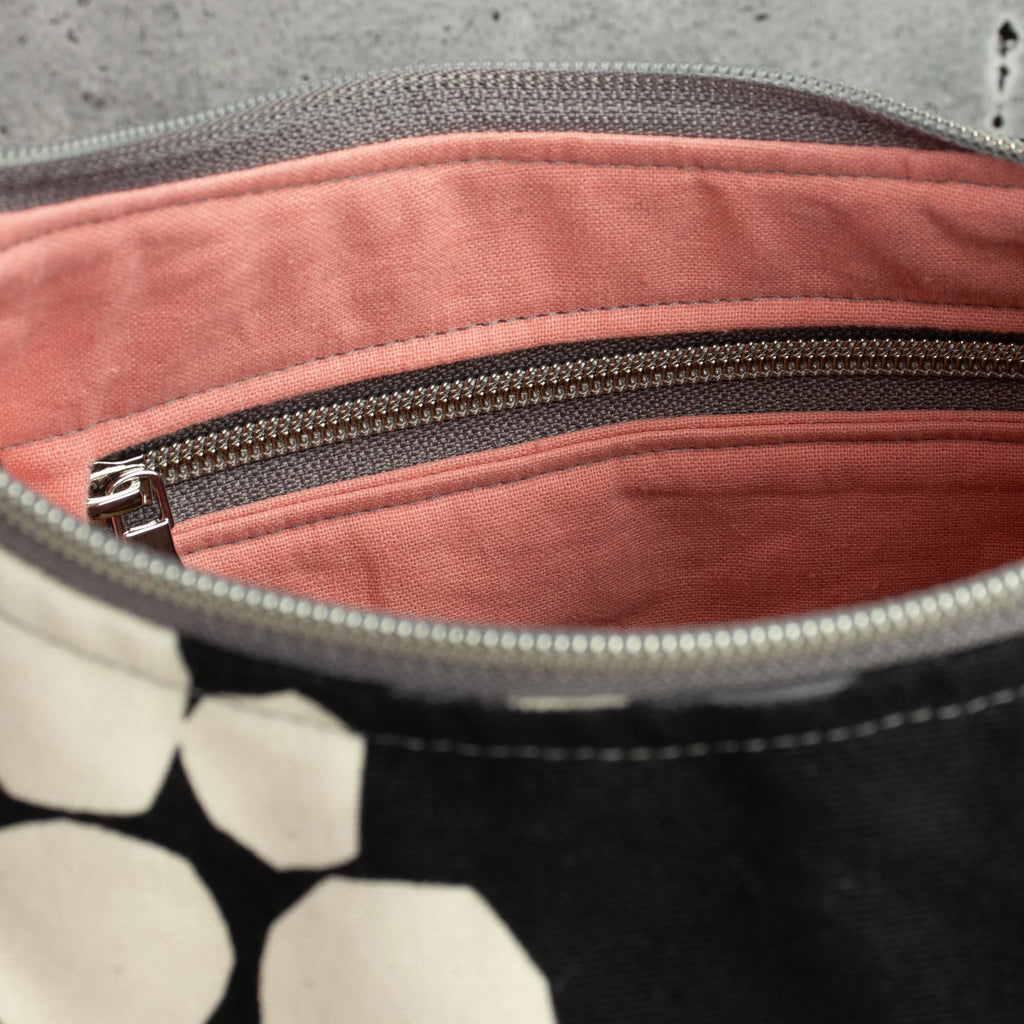 Bohara Bag M aus echino Heavy Canvas „Crop“ Schwarz/Grau – handgenähte Schultertasche