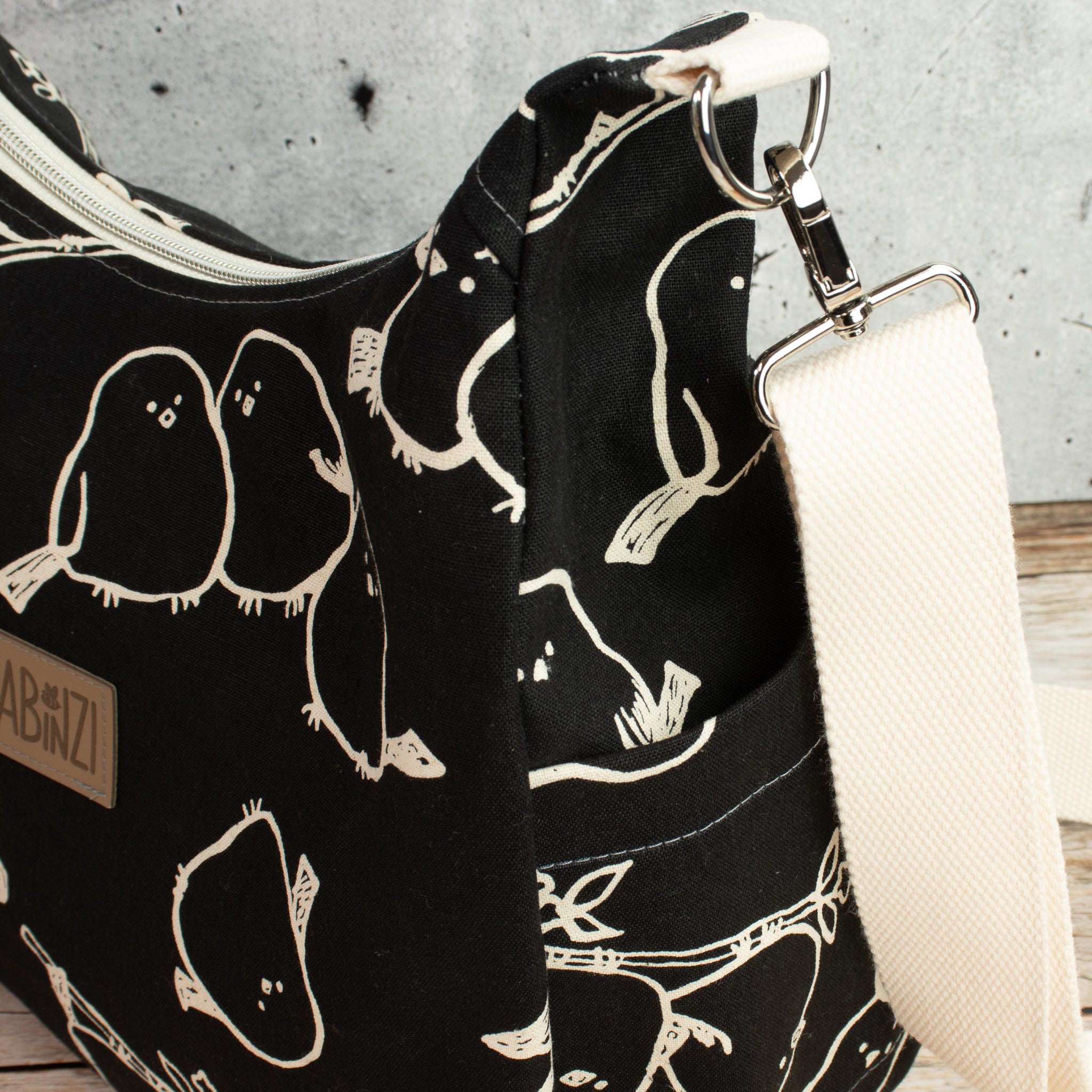 Bohara Bag M aus Kokka Canvas „Simply Animal Birds“ Schwarz – handgenähte Schultertasche