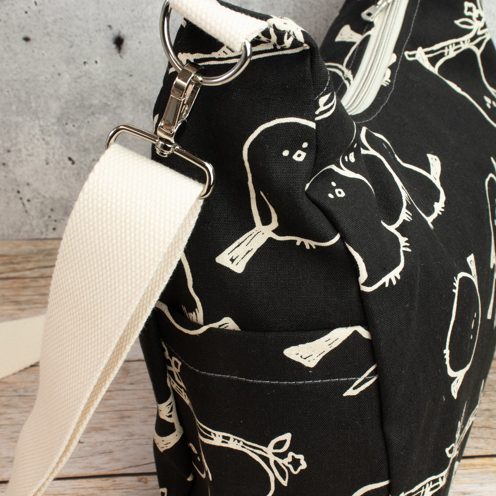 Bohara Bag M aus Kokka Canvas „Simply Animal Birds“ Schwarz – handgenähte Schultertasche
