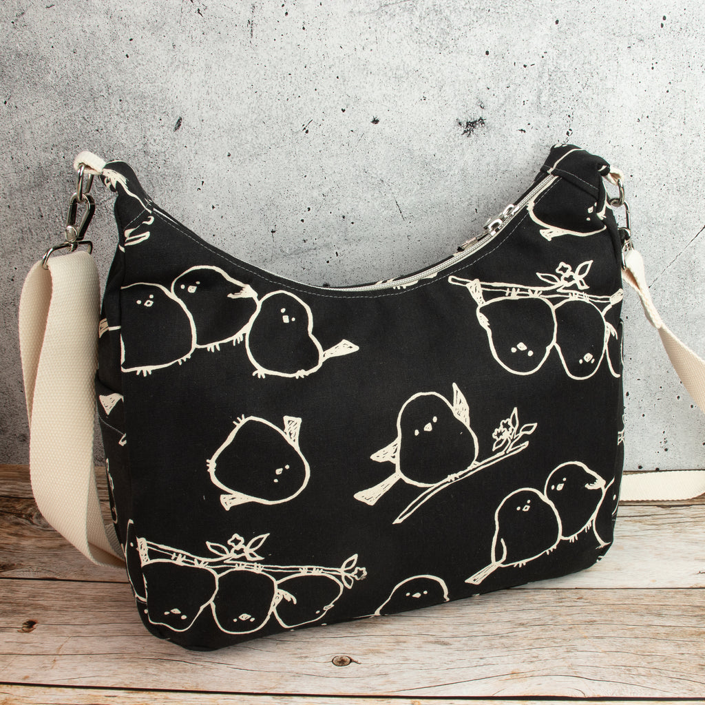Bohara Bag M aus Kokka Canvas „Simply Animal Birds“ Schwarz – handgenähte Schultertasche