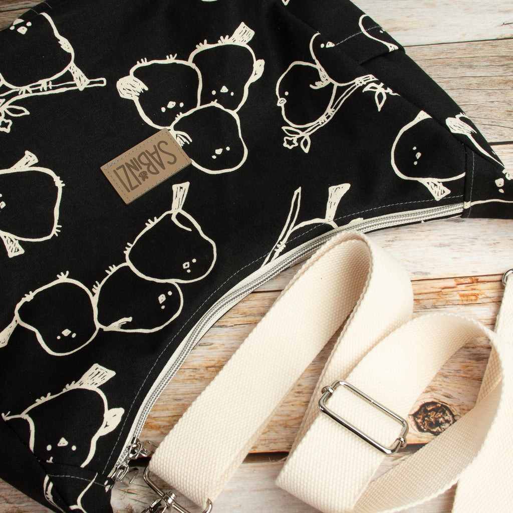 Bohara Bag M aus Kokka Canvas „Simply Animal Birds“ Schwarz – handgenähte Schultertasche