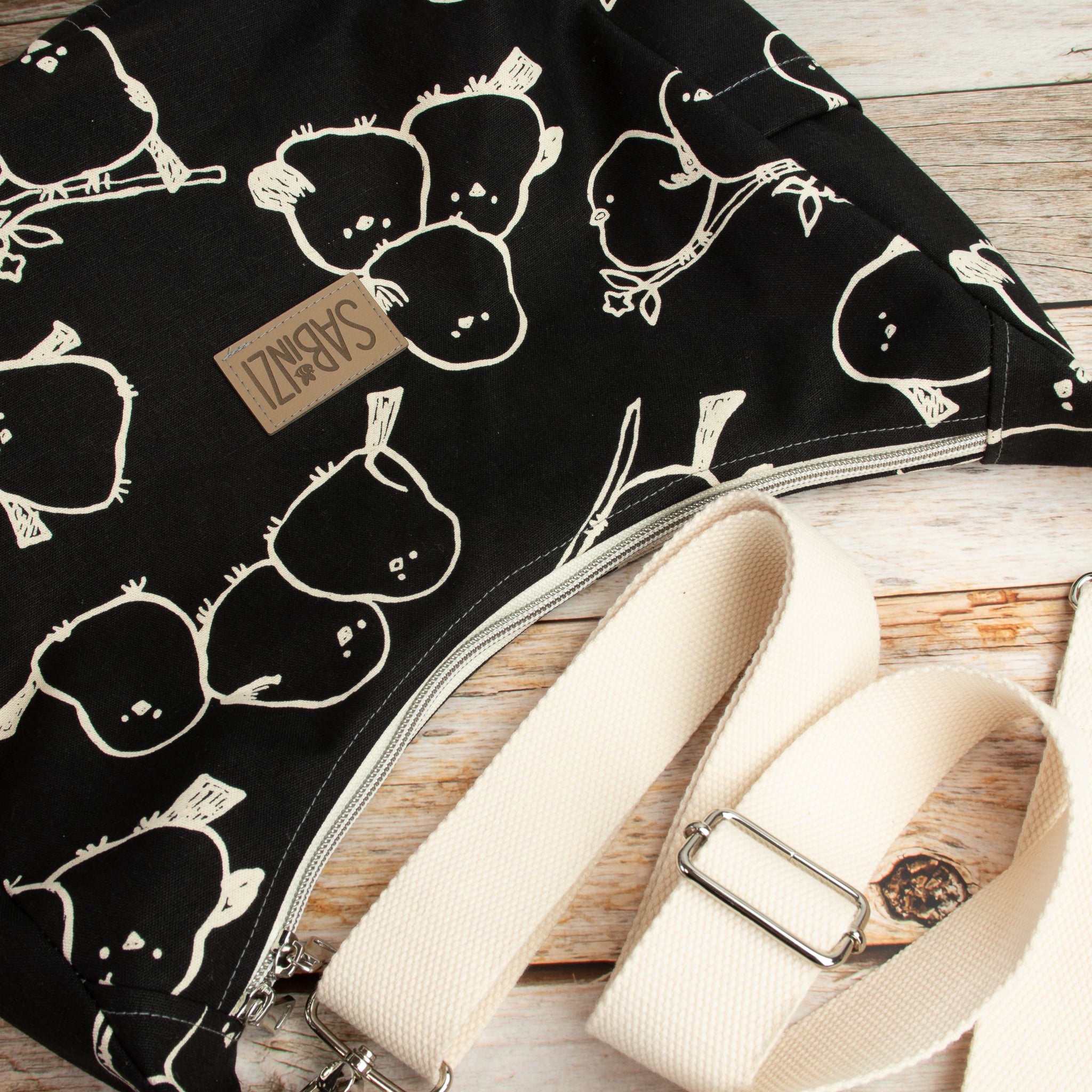 Bohara Bag M aus Kokka Canvas „Simply Animal Birds“ Schwarz – handgenähte Schultertasche