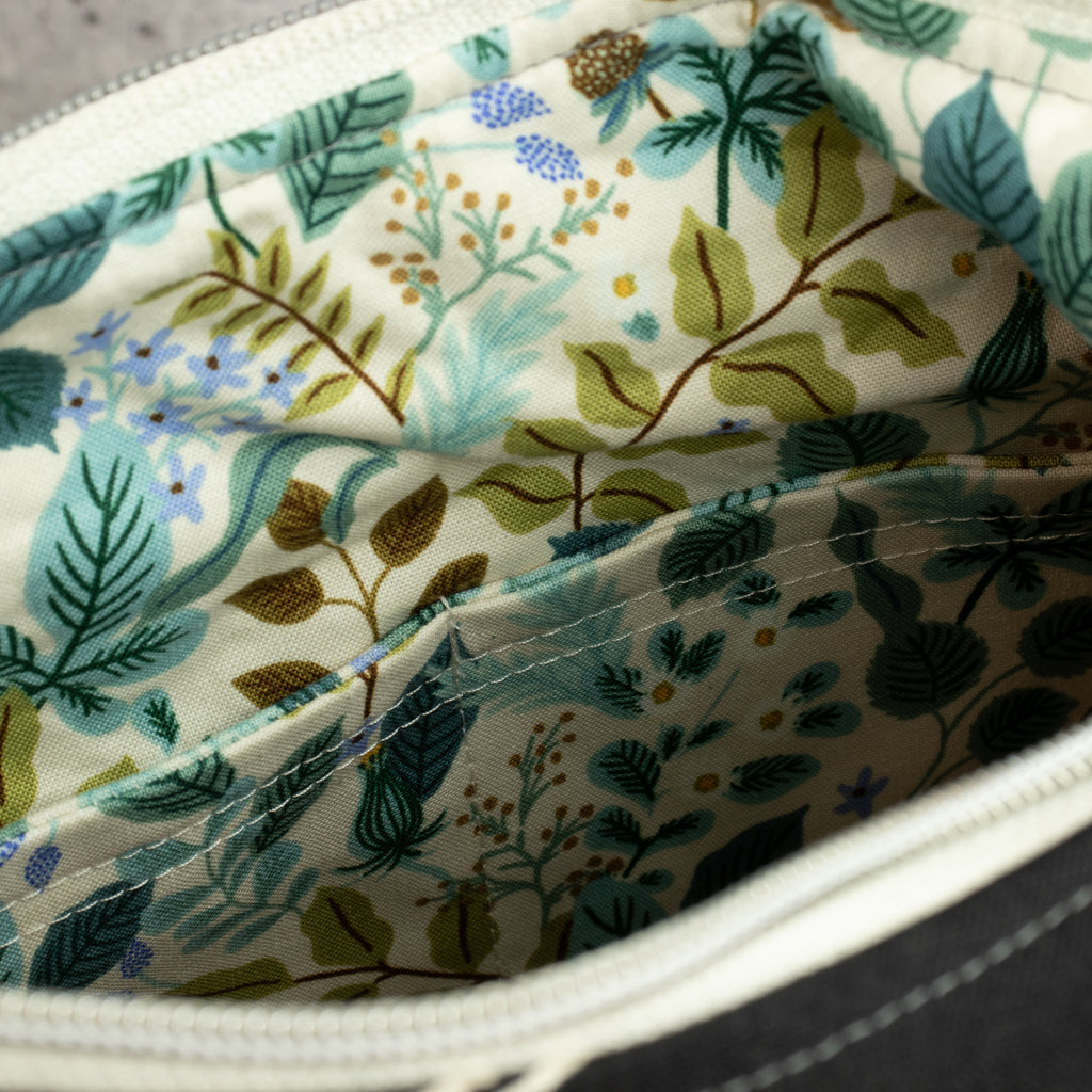 Bohara Bag M aus Kokka Canvas „Simply Animal Birds“ Schwarz – handgenähte Schultertasche