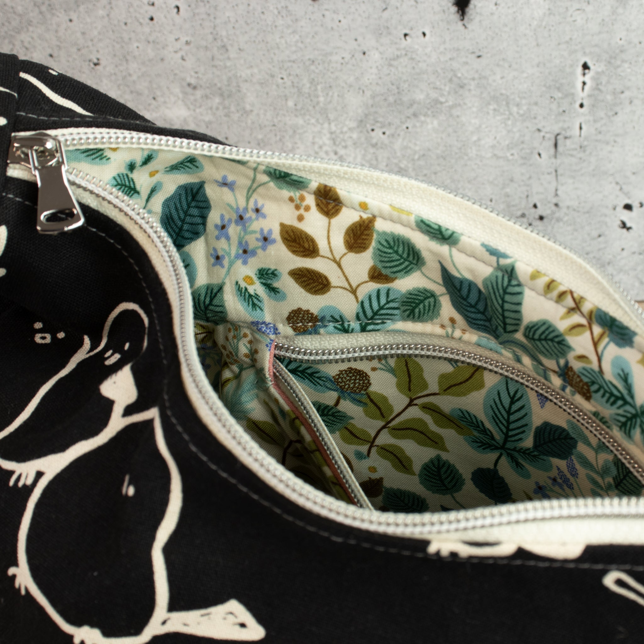 Bohara Bag M aus Kokka Canvas „Simply Animal Birds“ Schwarz – handgenähte Schultertasche