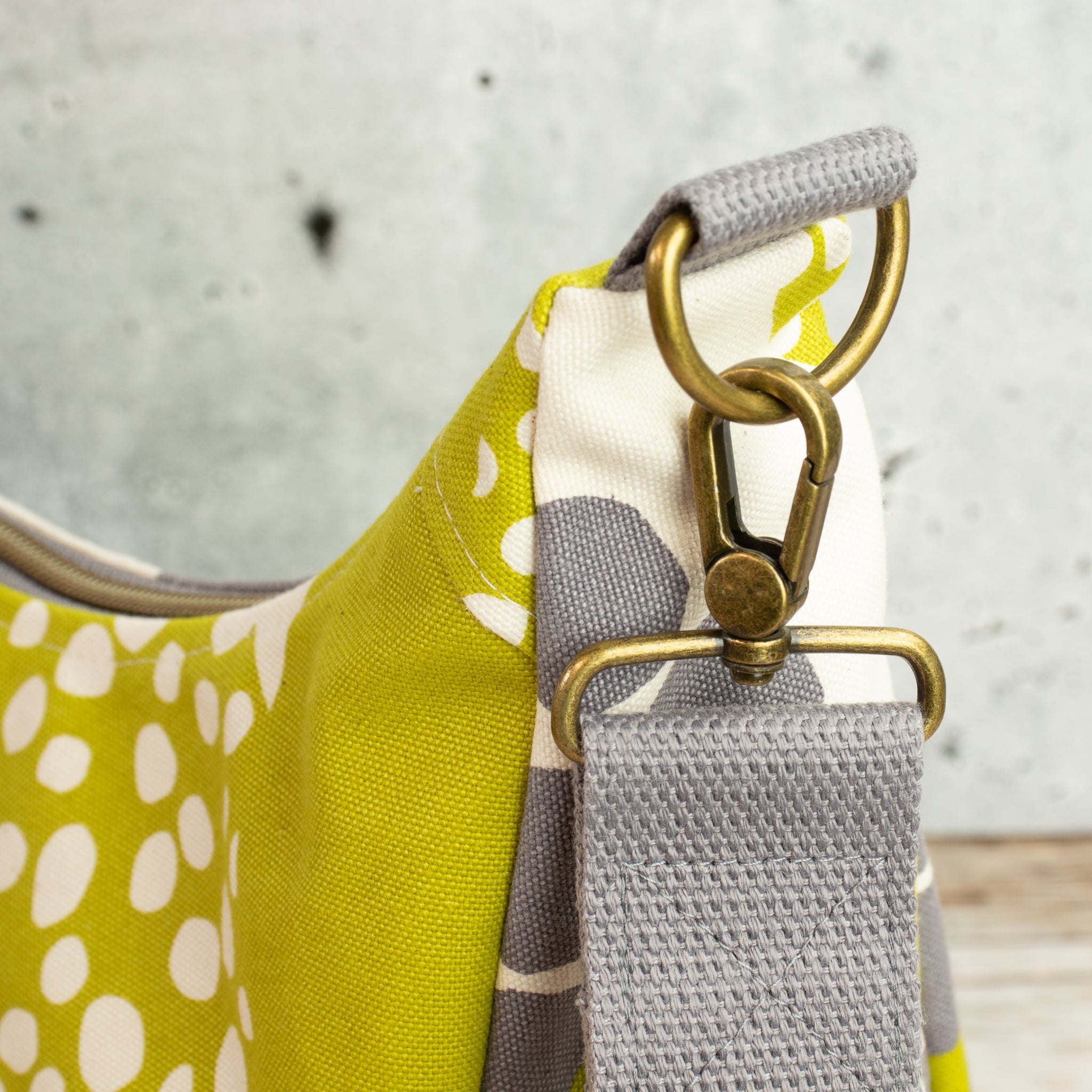 Bohara Bag M aus echino Heavy Canvas „Crop Lime“ – handgenähte Schultertasche