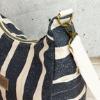 Bohara Bag M aus echino Canvas „Sway Navy“ – handgenähte Schultertasche