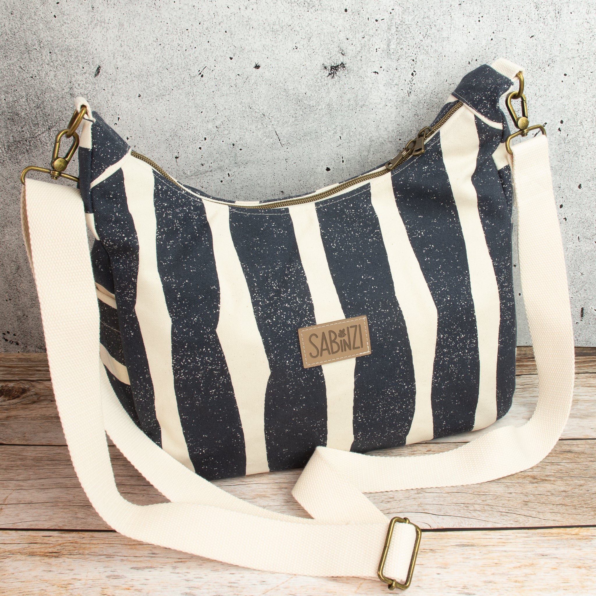 Bohara Bag M aus echino Canvas „Sway Navy“ – handgenähte Schultertasche