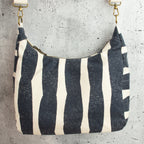 Bohara Bag M aus echino Canvas „Sway Navy“ – handgenähte Schultertasche
