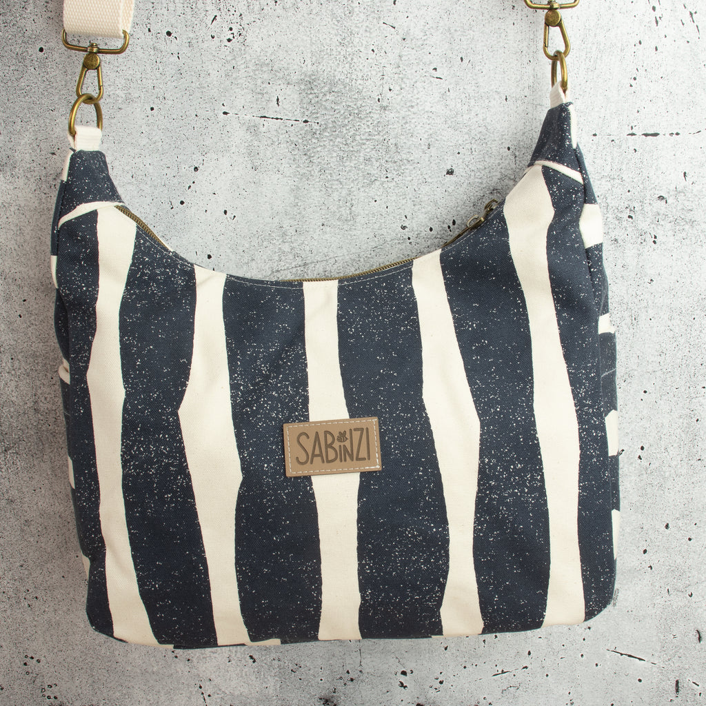 Bohara Bag M aus echino Canvas „Sway Navy“ – handgenähte Schultertasche