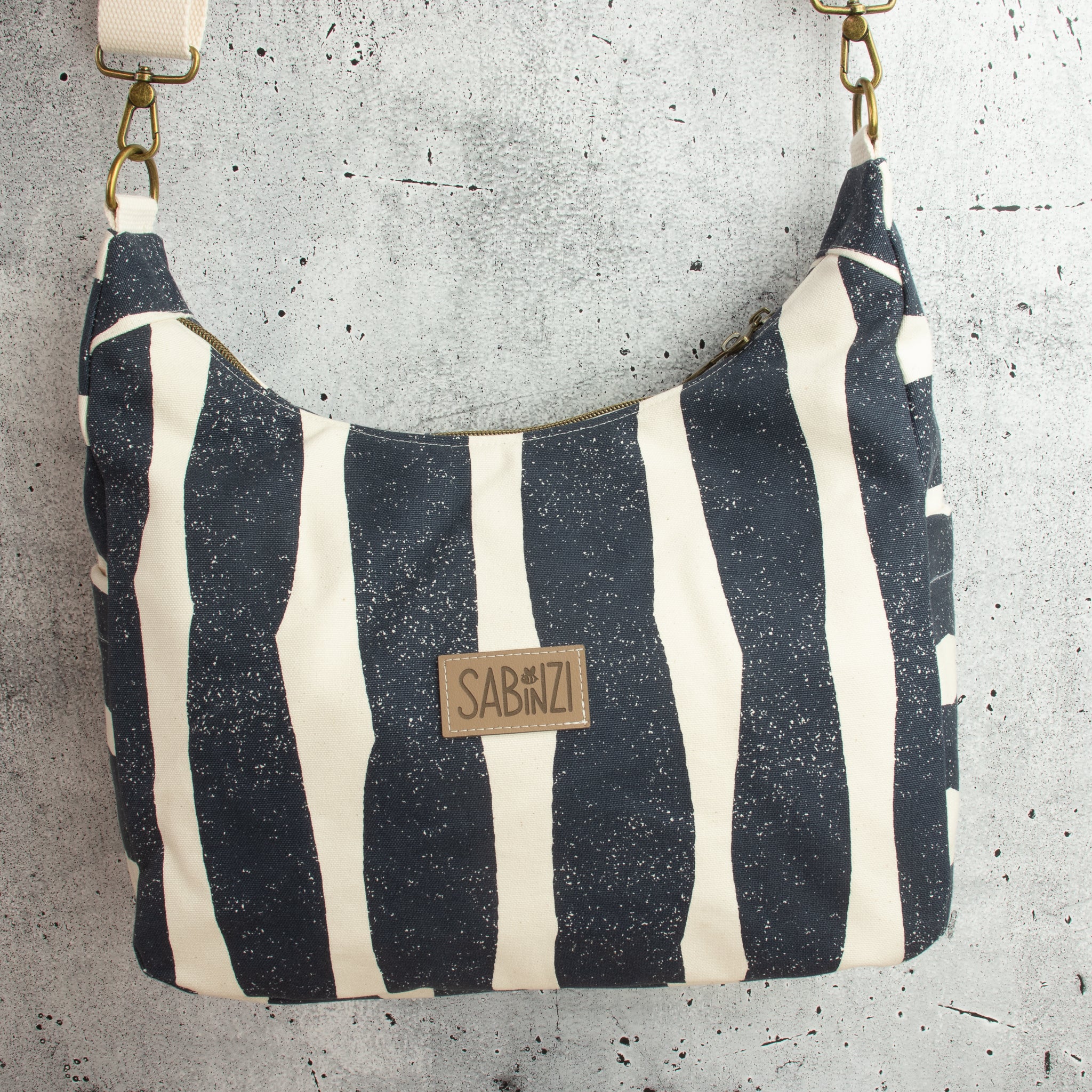 Bohara Bag M aus echino Canvas „Sway Navy“ – handgenähte Schultertasche