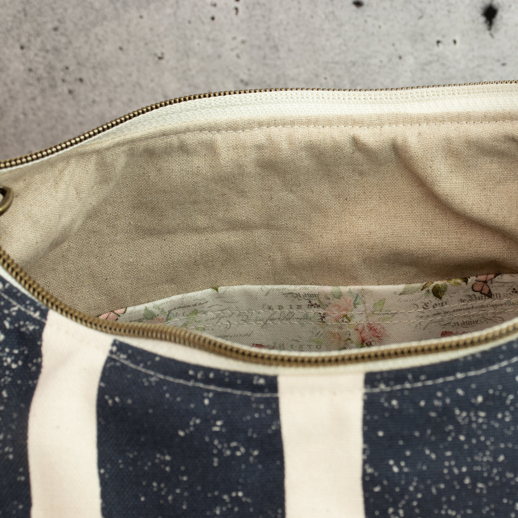 Bohara Bag M aus echino Canvas „Sway Navy“ – handgenähte Schultertasche