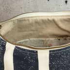 Bohara Bag M aus echino Canvas „Sway Navy“ – handgenähte Schultertasche