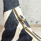 Bohara Bag M aus echino Canvas „Sway Navy“ – handgenähte Schultertasche