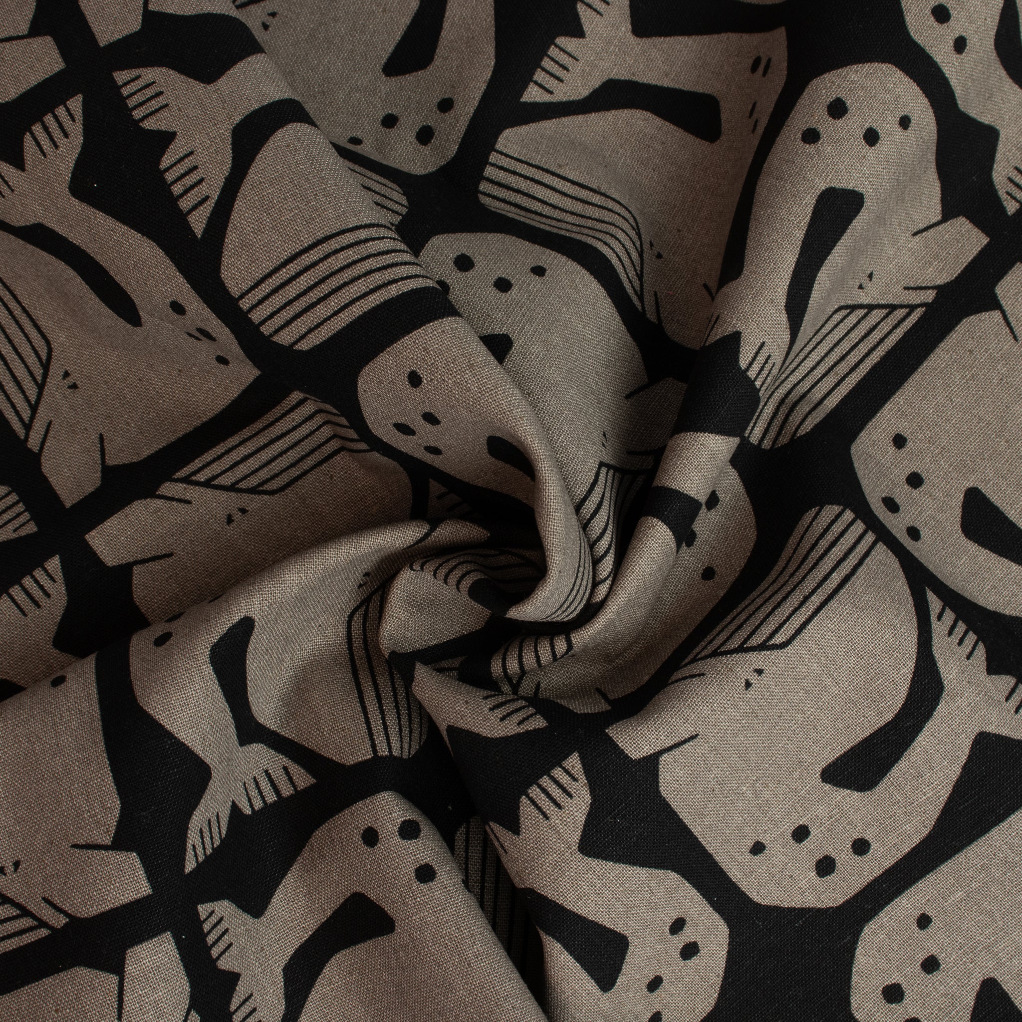 By the Seaside 2 Canvas Grumpy Whale Black Unbleached – Cotton + Steel x Loes van Oosten