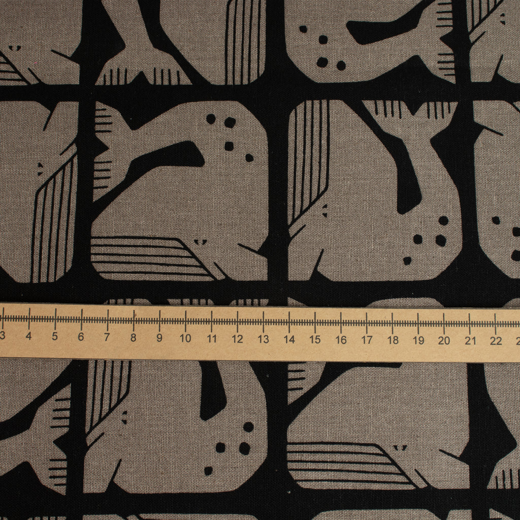 By the Seaside 2 Canvas Grumpy Whale Black Unbleached – Cotton + Steel x Loes van Oosten - Sabinzi - Aus Stoffliebe wird Lieblingsstück