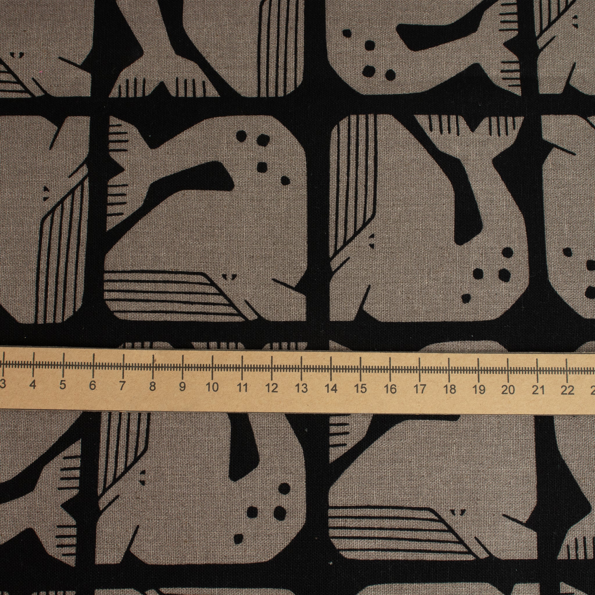 By the Seaside 2 Canvas Grumpy Whale Black Unbleached – Cotton + Steel x Loes van Oosten - Sabinzi - Aus Stoffliebe wird Lieblingsstück