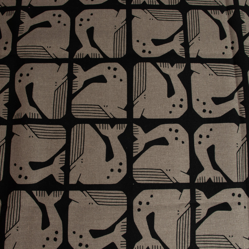 By the Seaside 2 Canvas Grumpy Whale Black Unbleached – Cotton + Steel x Loes van Oosten - Sabinzi - Aus Stoffliebe wird Lieblingsstück