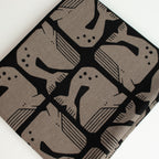 By the Seaside 2 Canvas Grumpy Whale Black Unbleached – Cotton + Steel x Loes van Oosten - Sabinzi - Aus Stoffliebe wird Lieblingsstück