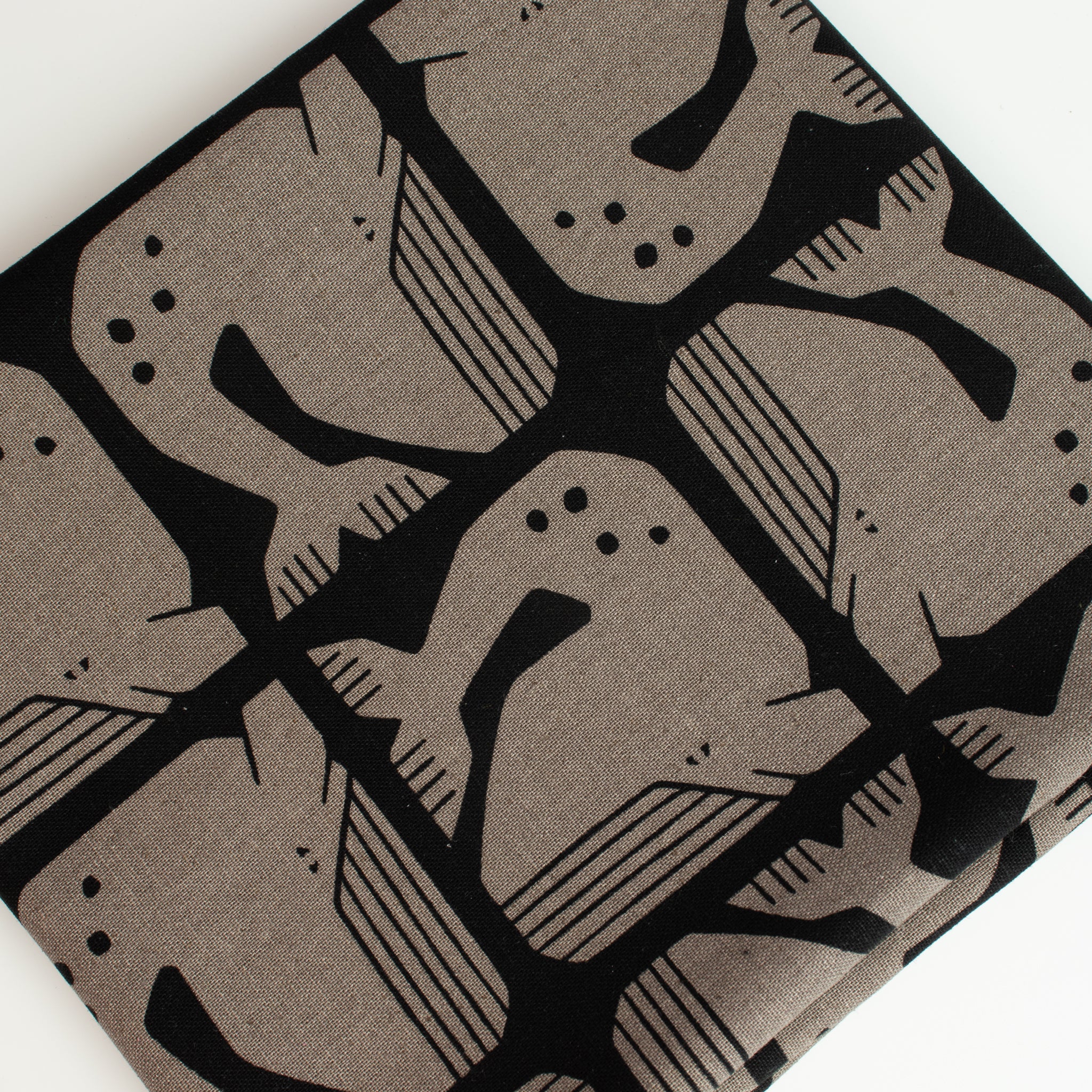 By the Seaside 2 Canvas Grumpy Whale Black Unbleached – Cotton + Steel x Loes van Oosten