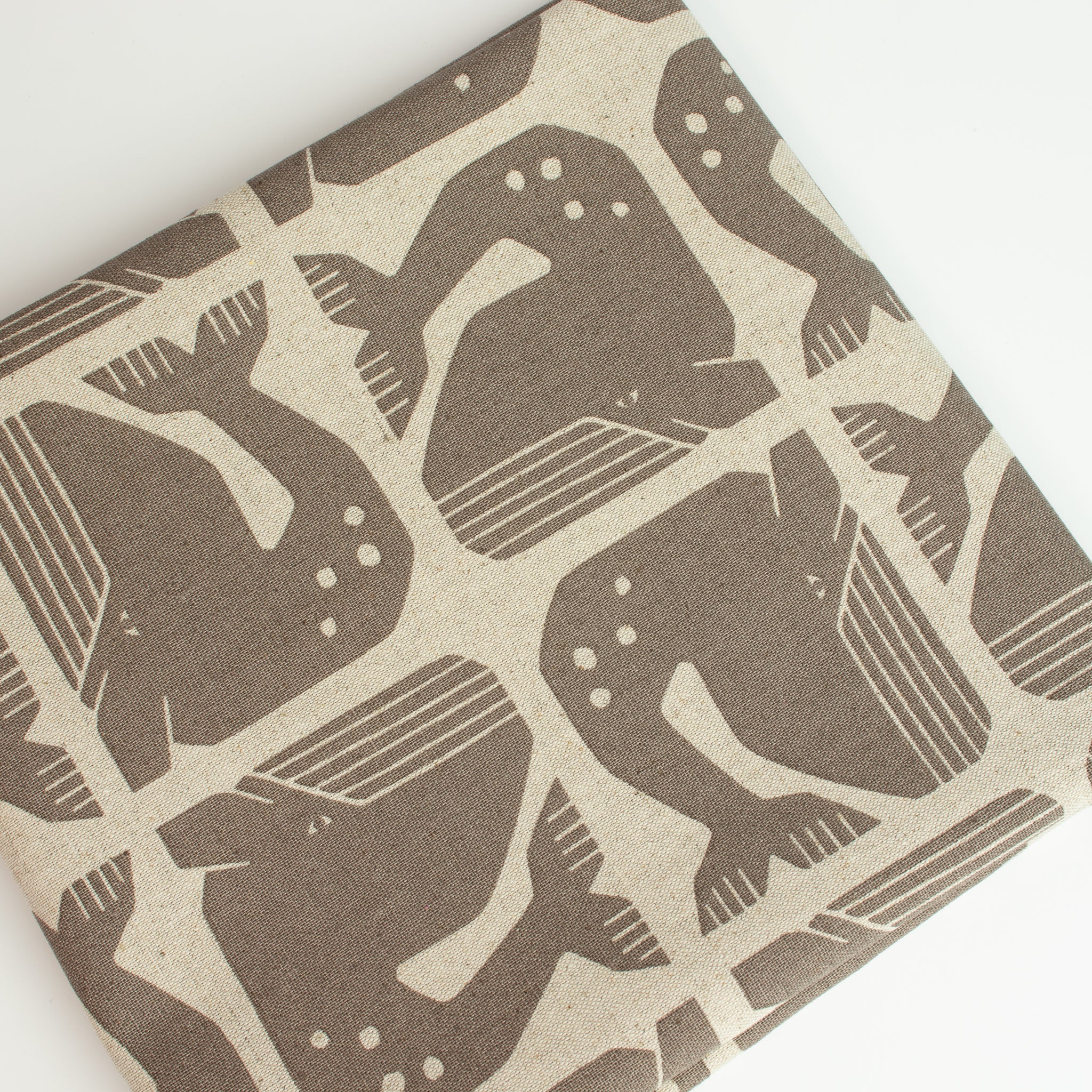 By the Seaside 2 Canvas Grumpy Whale Dark Grey unbleached – Cotton + Steel x Loes van Oosten