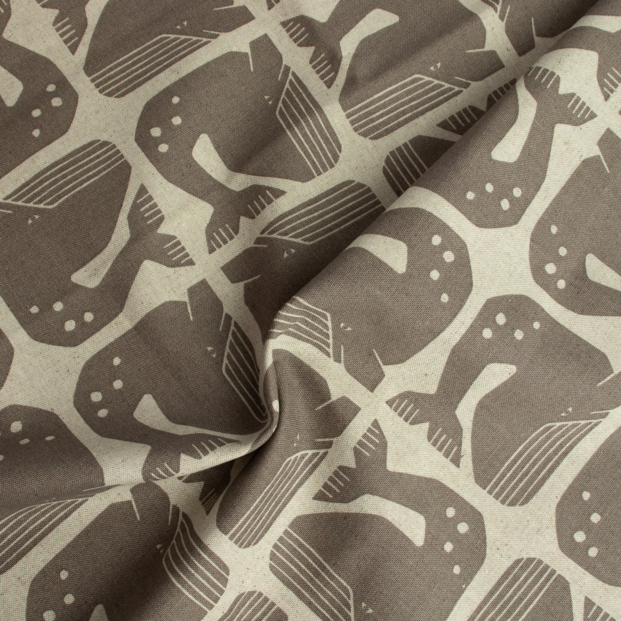 By the Seaside 2 Canvas Grumpy Whale Dark Grey unbleached – Cotton + Steel x Loes van Oosten