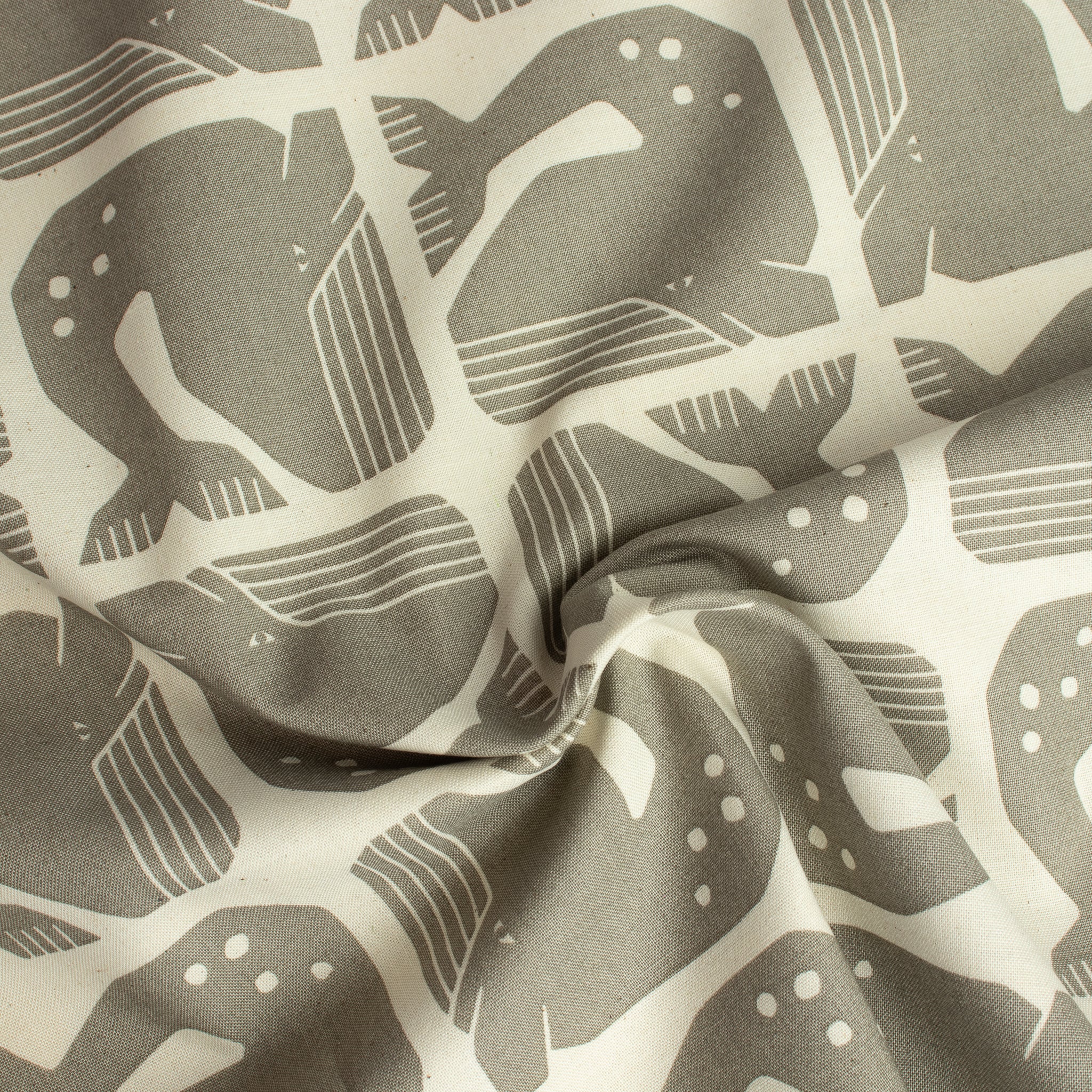 By the Seaside 2 Baumwollstoff „Grumpy Whale Grey Unbleached“ – Cotton + Steel x Loes van Oosten