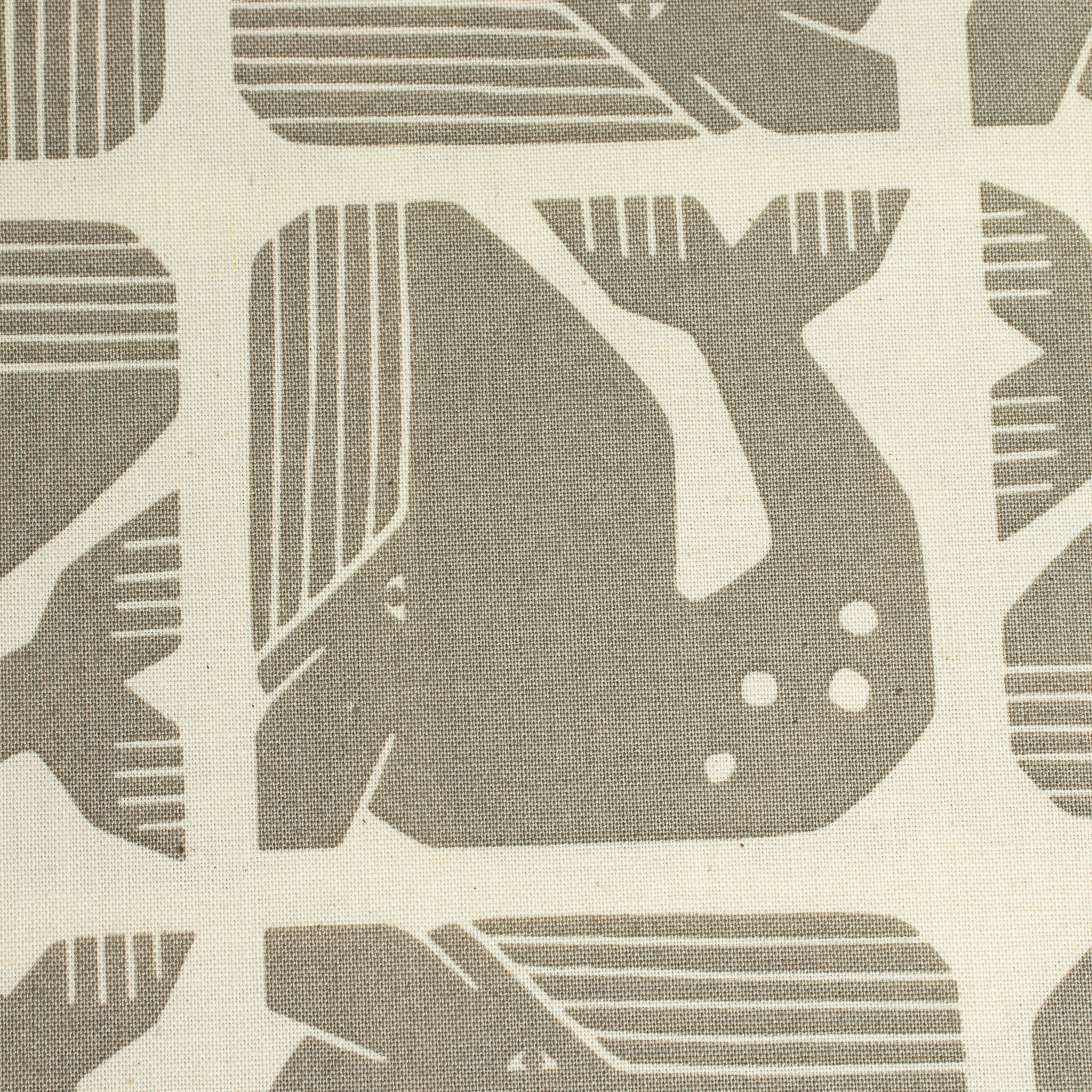 By the Seaside 2 Baumwollstoff „Grumpy Whale Grey Unbleached“ – Cotton + Steel x Loes van Oosten