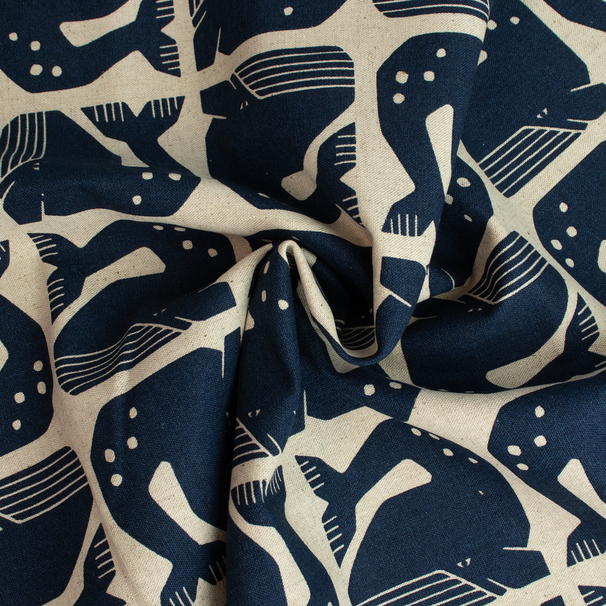 By the Seaside 2 Canvas Grumpy Whale Navy unbleached – Cotton + Steel x Loes van Oosten