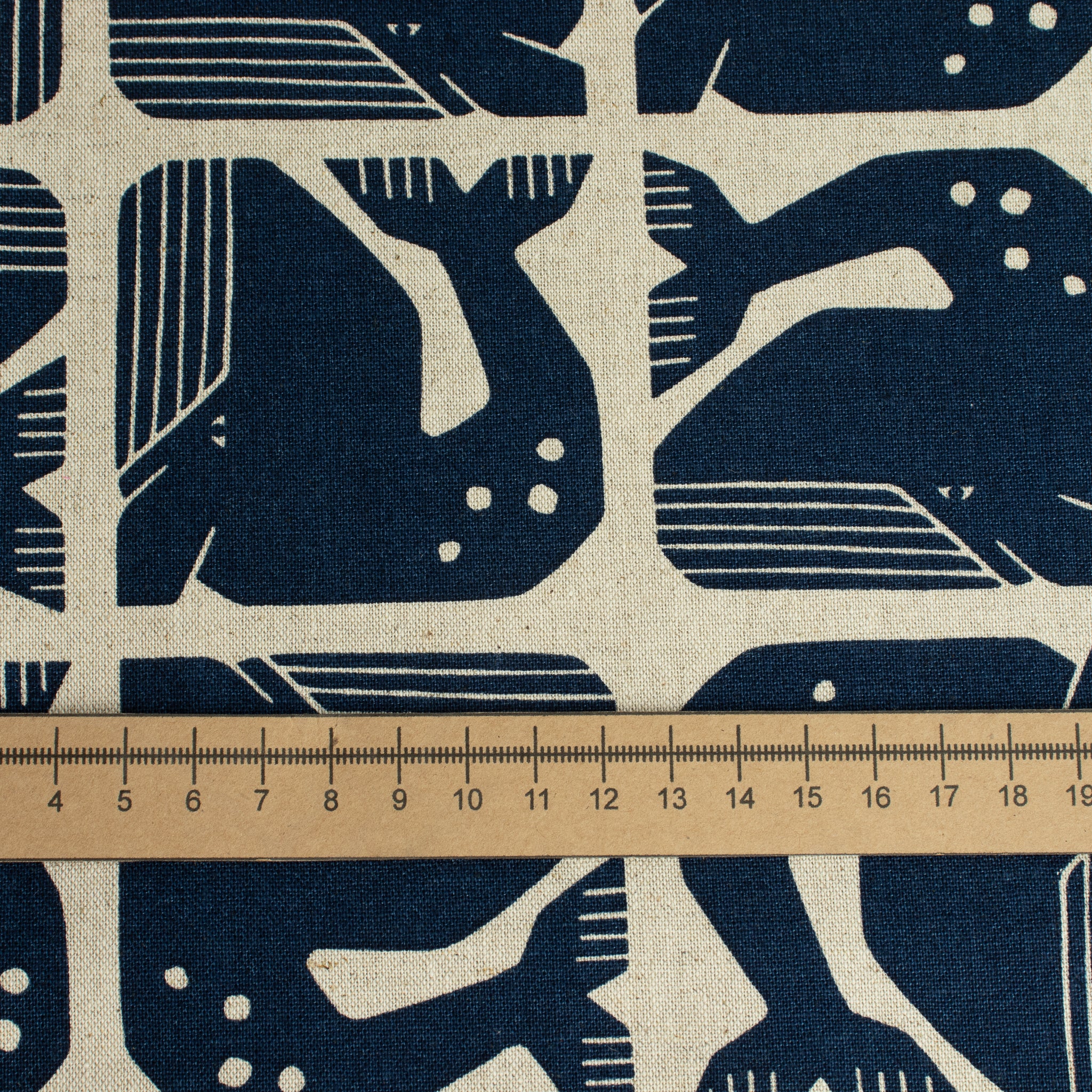 By the Seaside 2 Canvas Grumpy Whale Navy unbleached – Cotton + Steel x Loes van Oosten