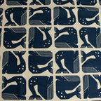 By the Seaside 2 Canvas Grumpy Whale Navy unbleached – Cotton + Steel x Loes van Oosten - Sabinzi - Aus Stoffliebe wird Lieblingsstück