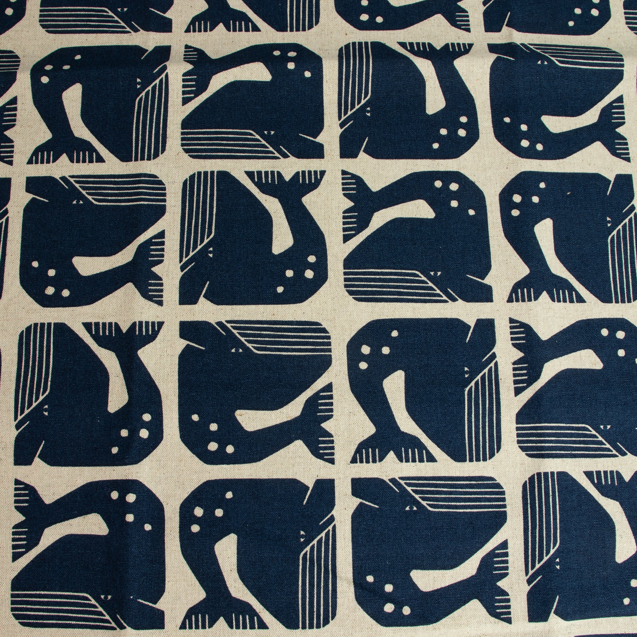 By the Seaside 2 Canvas Grumpy Whale Navy unbleached – Cotton + Steel x Loes van Oosten - Sabinzi - Aus Stoffliebe wird Lieblingsstück